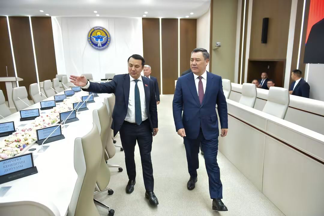 Президент Садыр Жапаров принял участие в открытии цифрового музея и осмотрел обновленные залы заседаний Жогорку Кенеша